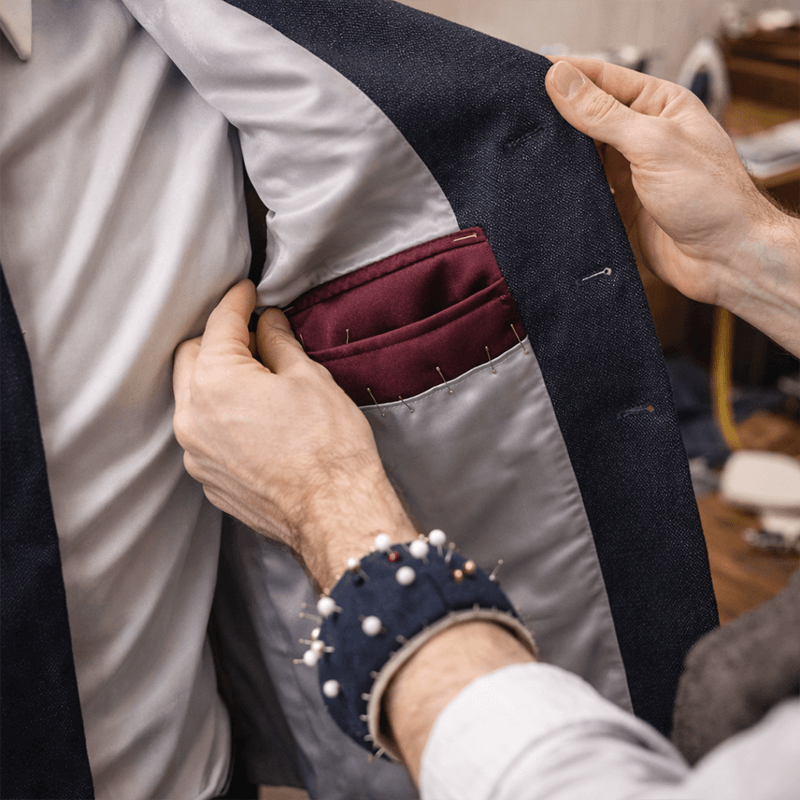 Eskiyen kıyafet astarlarını profesyonelce yeniler.